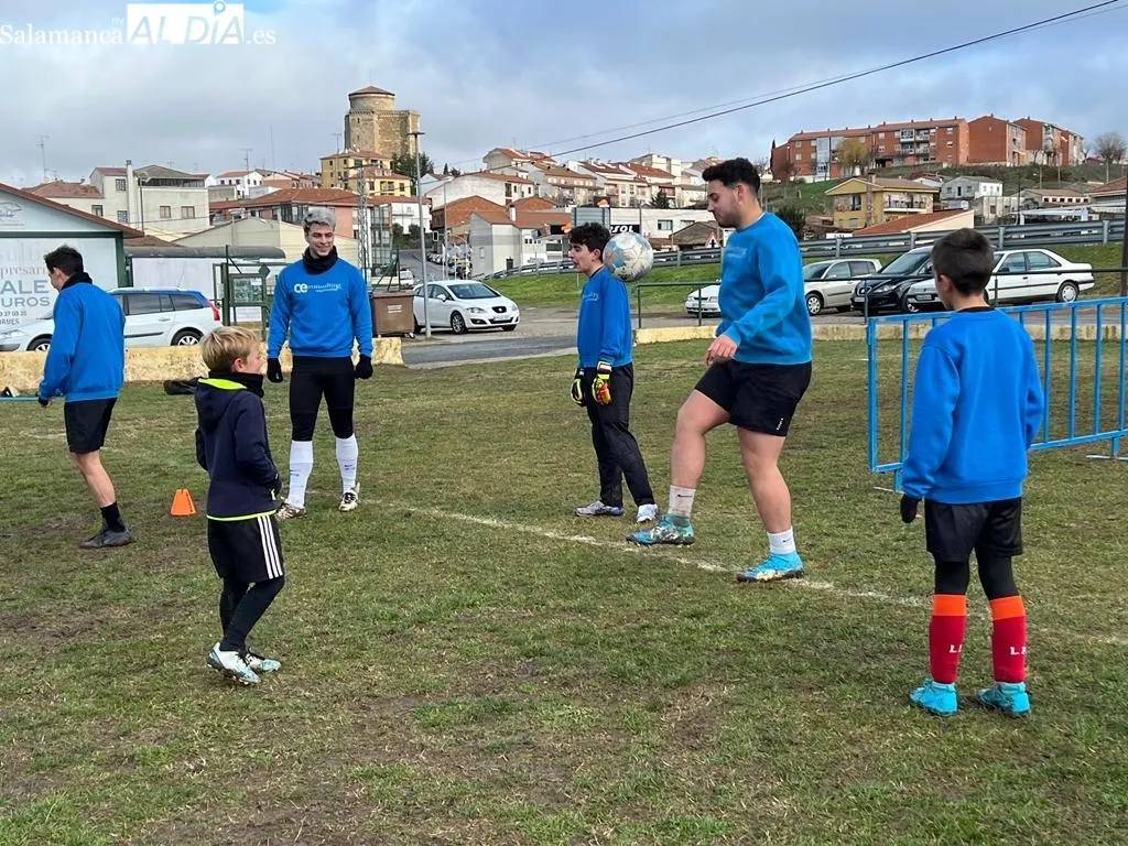 Foto 11 - Un entrenamiento de lo m&aacute;s especial para el Alba de Tormes Club de F&uacute;tbol