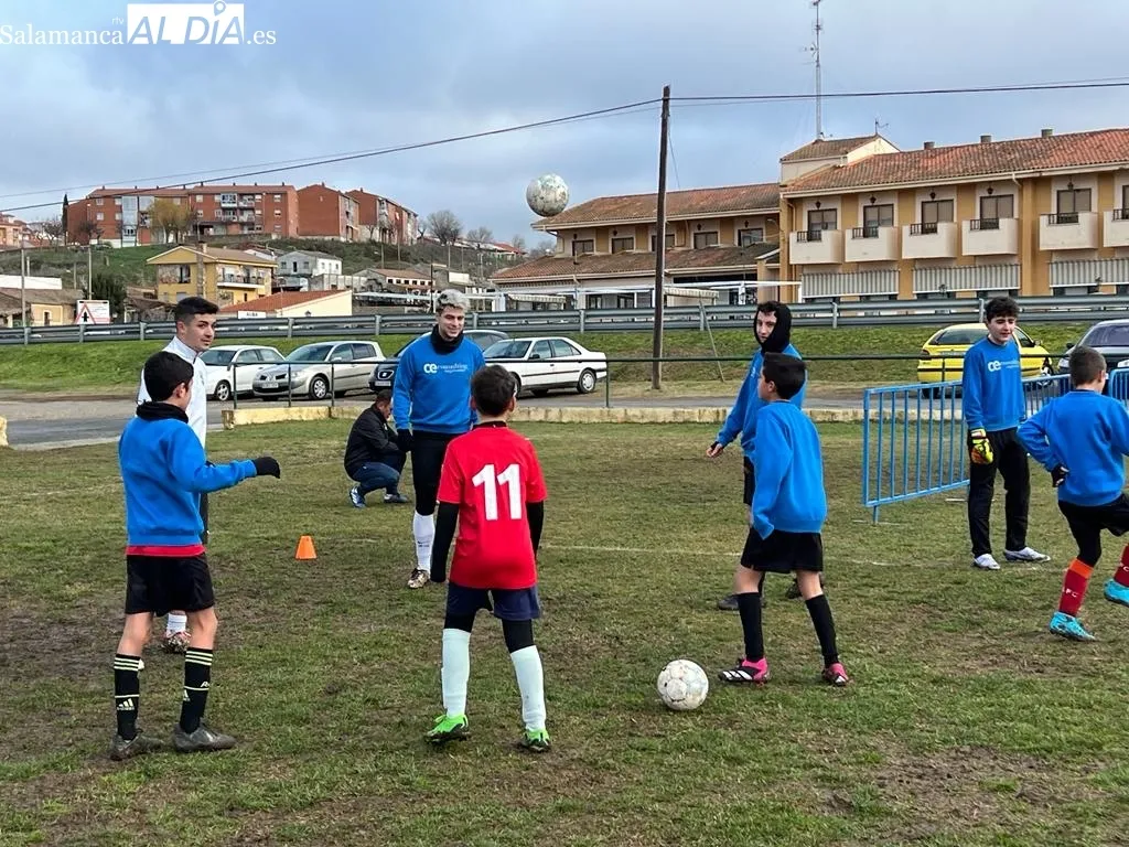 Foto 7 - Un entrenamiento de lo m&aacute;s especial para el Alba de Tormes Club de F&uacute;tbol