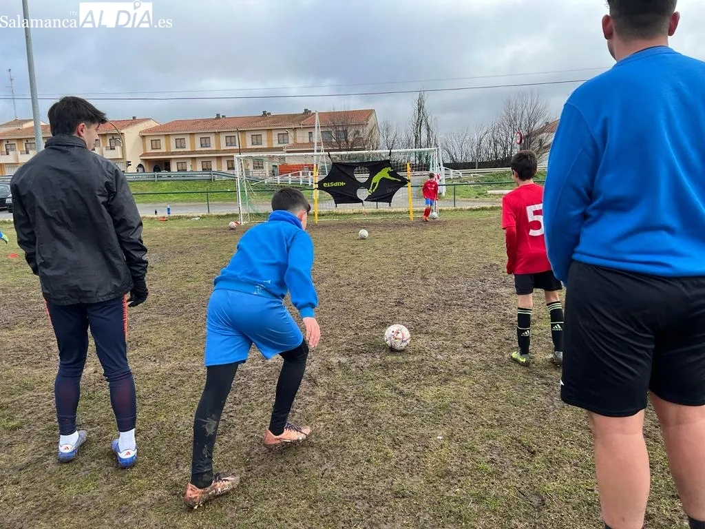 Foto 3 - Un entrenamiento de lo m&aacute;s especial para el Alba de Tormes Club de F&uacute;tbol