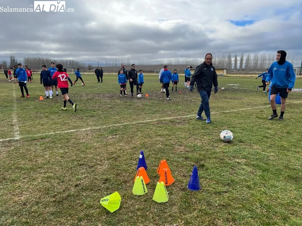 Foto 2 - Un entrenamiento de lo m&aacute;s especial para el Alba de Tormes Club de F&uacute;tbol