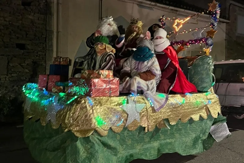 Foto 6 - Los Reyes Magos dejan sus regalos a los ni&ntilde;os de Cabeza del Caballo