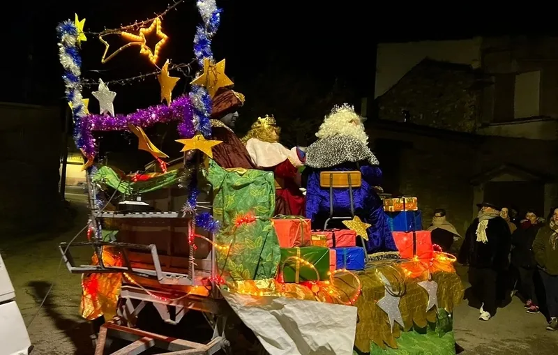 Foto 5 - Los Reyes Magos dejan sus regalos a los ni&ntilde;os de Cabeza del Caballo