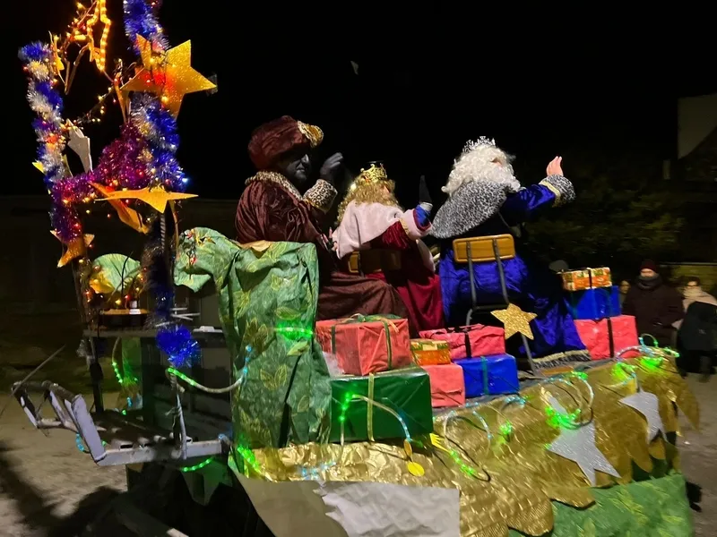 Foto 9 - Los Reyes Magos dejan sus regalos a los ni&ntilde;os de Cabeza del Caballo