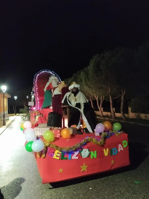 Foto 6 - Melchor Gaspar y Baltasar no faltan a su cita con los ni&ntilde;os de Barruecopardo