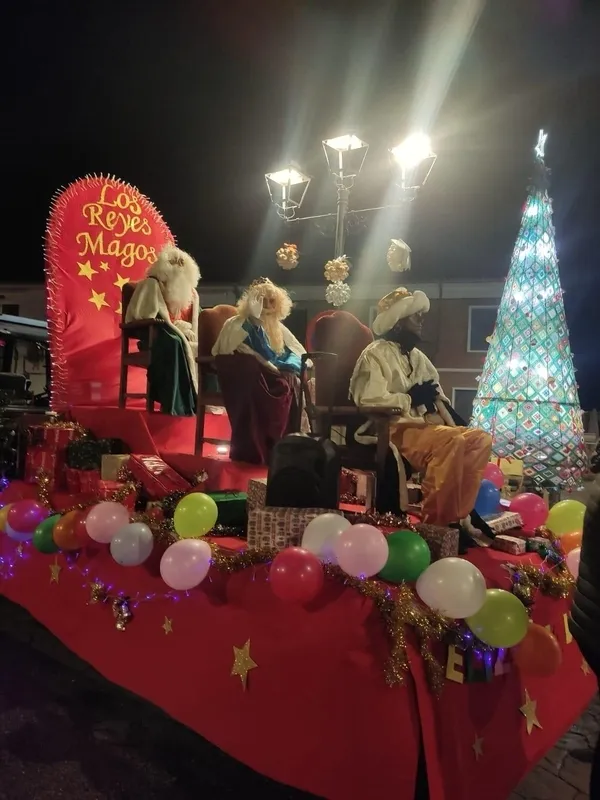 Foto 4 - Melchor Gaspar y Baltasar no faltan a su cita con los ni&ntilde;os de Barruecopardo