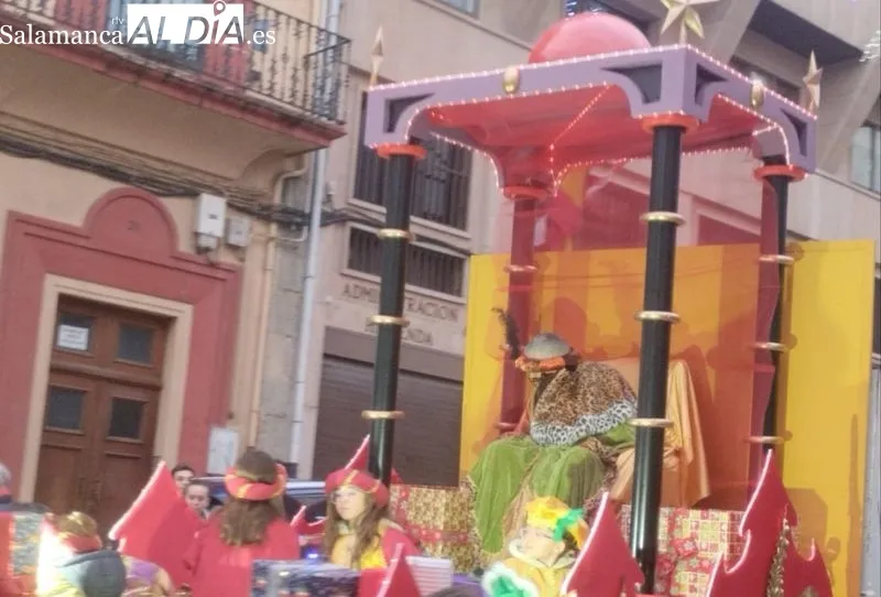 Imágenes de la Cabalgata de los Reyes Magos a su paso por Béjar. Fotos: David Sánchez