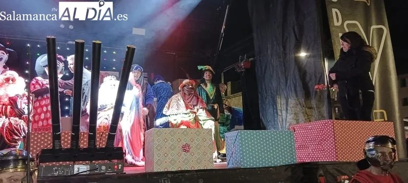 Imágenes de la Cabalgata de los Reyes Magos a su paso por Béjar. Fotos: David Sánchez