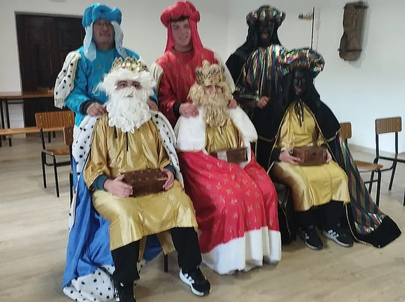 Foto 3 - Los Reyes Magos visitan las residencias de Fuenteliante y Ba&ntilde;ob&aacute;rez