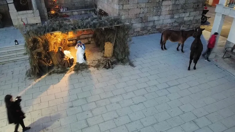 Foto 4 - Bel&eacute;n viviente en Valderrrodrigo para recibir a los Reyes Magos