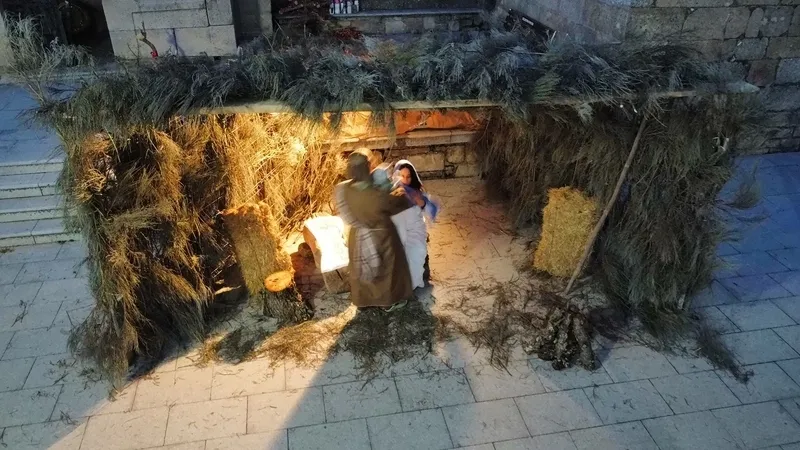 Foto 8 - Bel&eacute;n viviente en Valderrrodrigo para recibir a los Reyes Magos
