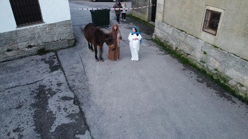 Foto 9 - Bel&eacute;n viviente en Valderrrodrigo para recibir a los Reyes Magos