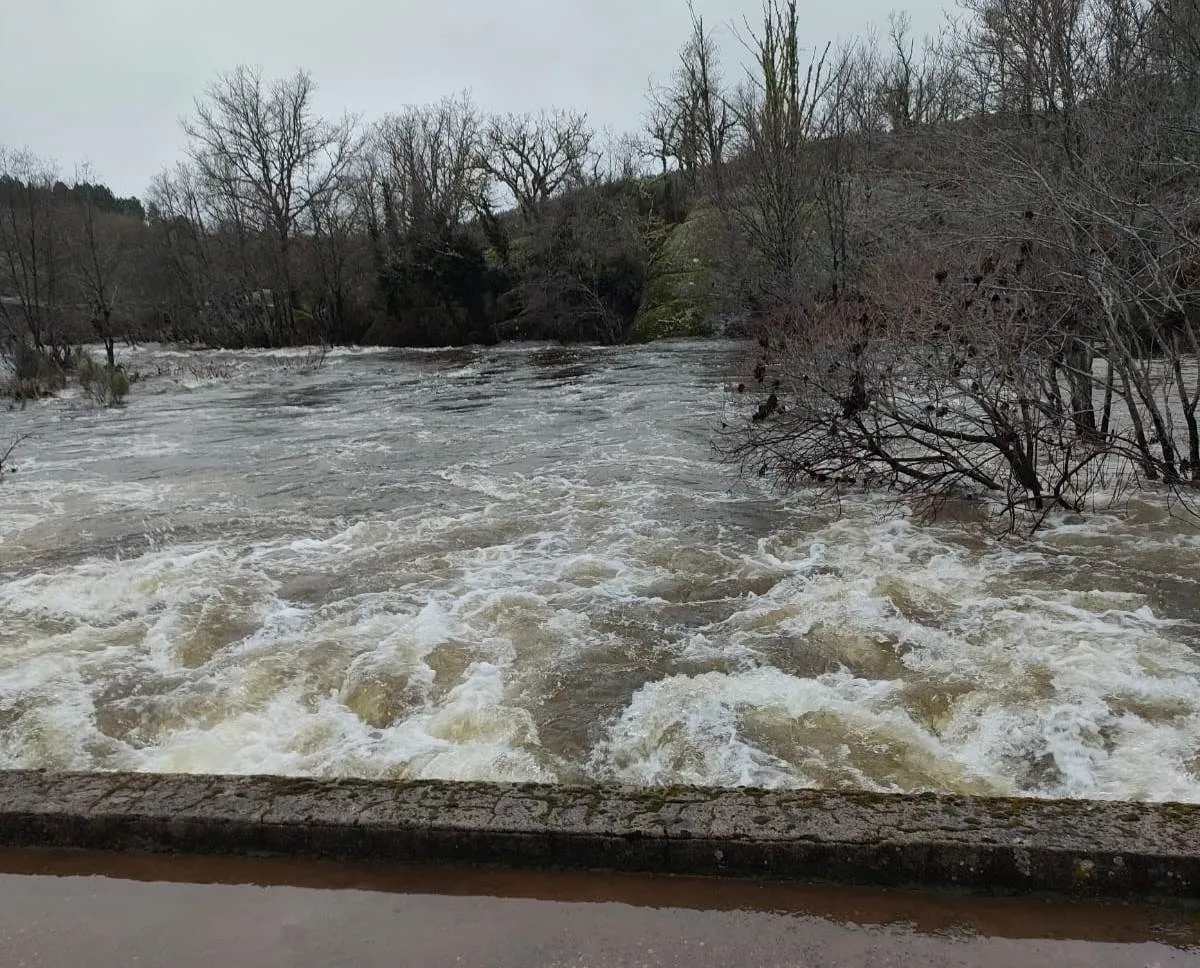 Foto 2 - Notabil&iacute;sima crecida del &Aacute;gueda tras caer 53,2 litros por metro cuadrado en Navasfr&iacute;as