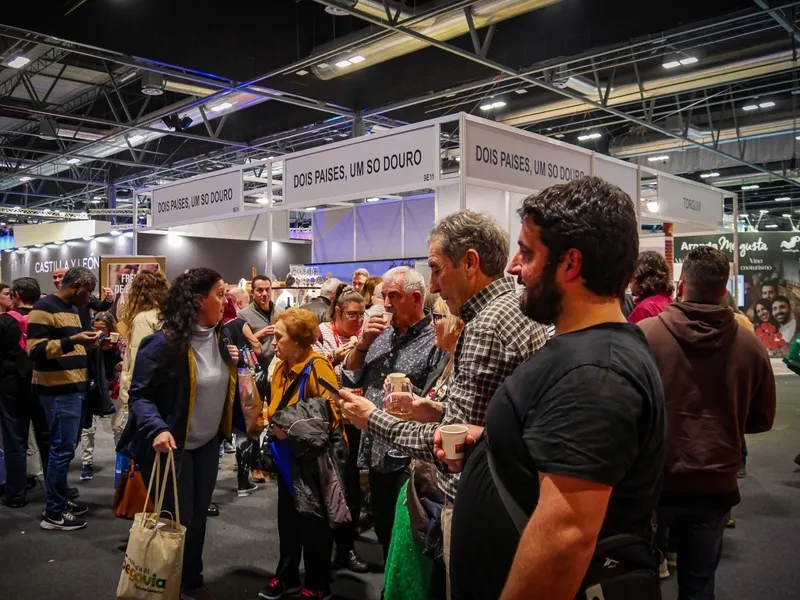 Vilvestre en Fitur de la mano de la Cámara de Freixo para promocionar los paseos en barco por el Duero 
