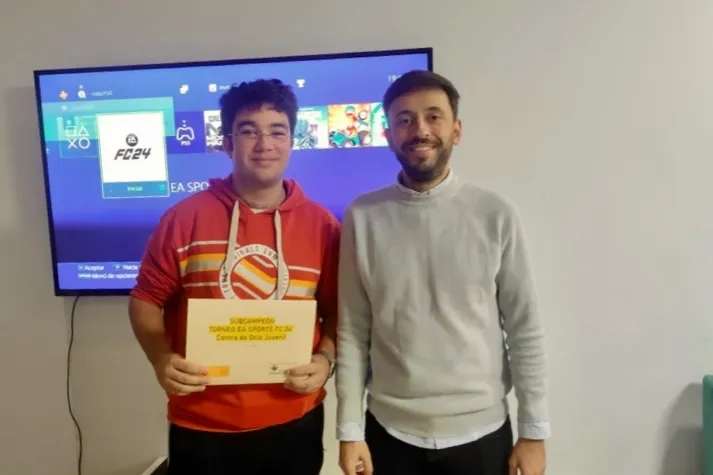 Fran Díaz entregaba los diplomas a los ganadores del Torneo EA Sports FC 2024
