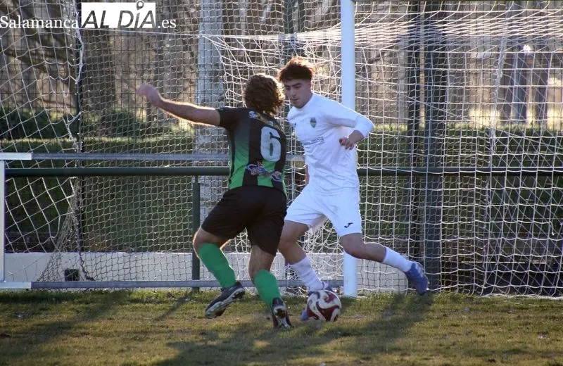 Foto 8 - El Alba de Tormes CF carga contra el arbitraje en su empate con el Jai Alai (2-2)