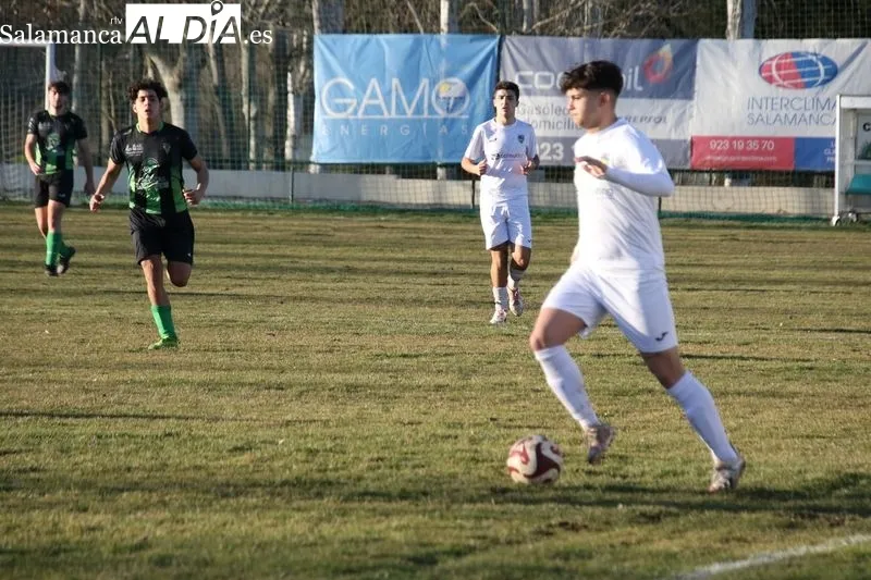 Foto 3 - El Alba de Tormes CF carga contra el arbitraje en su empate con el Jai Alai (2-2)