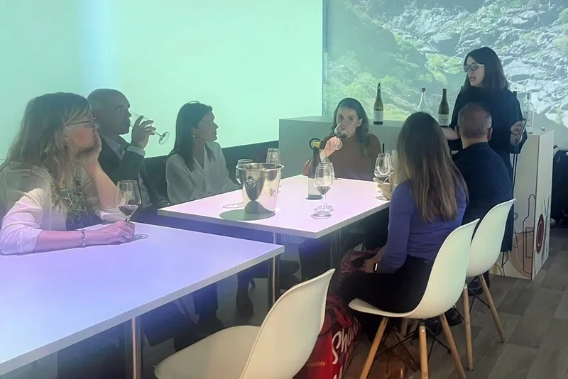 La Ruta del Vino Arribes mostró en Fitur lo que puede aportar la inteligencia artificial a la promoción de sus recursos turísticos  
