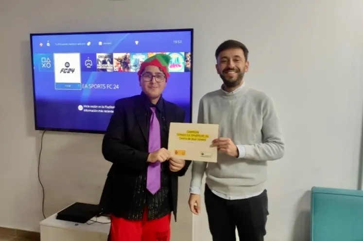 Fran Díaz entregaba los diplomas a los ganadores del Torneo EA Sports FC 2024