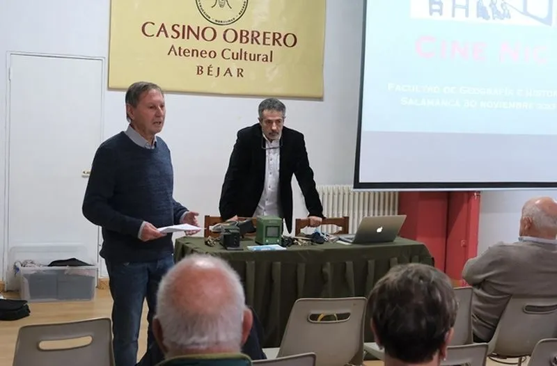 Charla de Antonio Sánchez Sánchez en el Casino Obrero de Béjar. Foto Centro Estudios Bejaranos