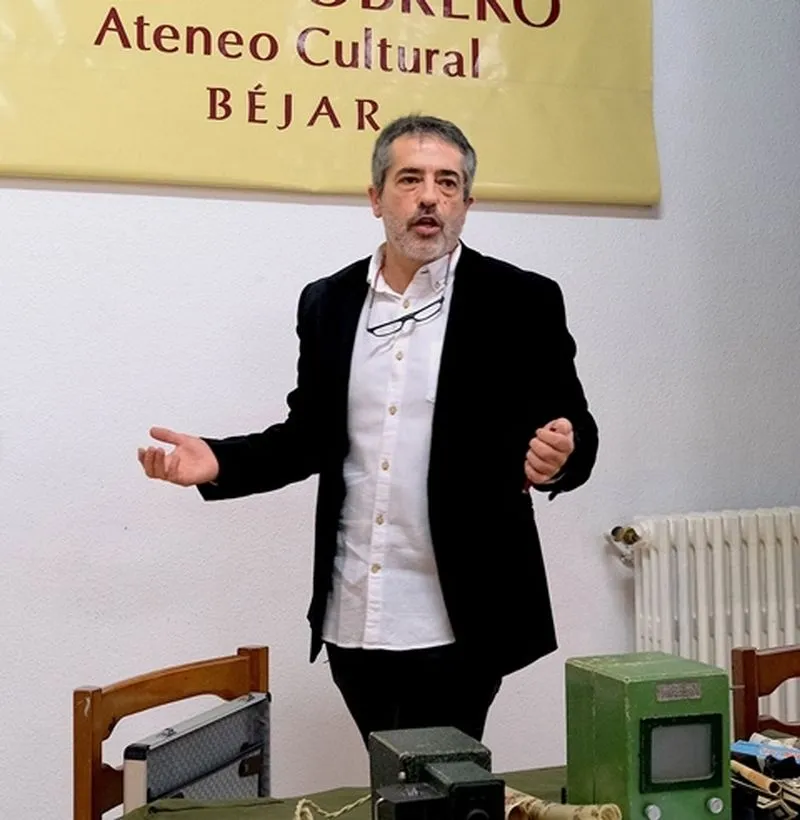 Charla de Antonio Sánchez Sánchez en el Casino Obrero de Béjar. Foto Centro Estudios Bejaranos
