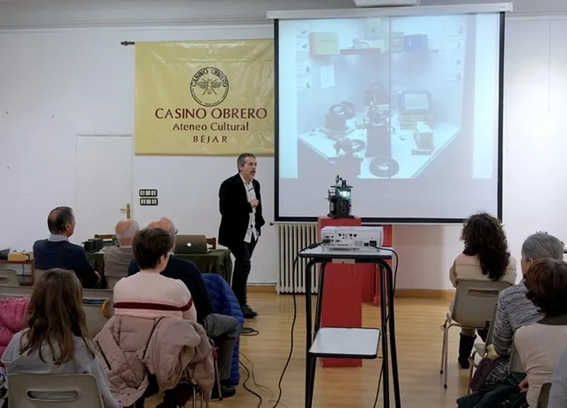 Charla de Antonio Sánchez Sánchez en el Casino Obrero de Béjar. Foto Centro Estudios Bejaranos