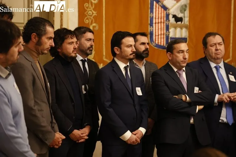 Acto en el Ayuntamiento para explicar los detalles de la concentración ‘Por un tren de futuro para Salamanca’. Foto de David Sañudo