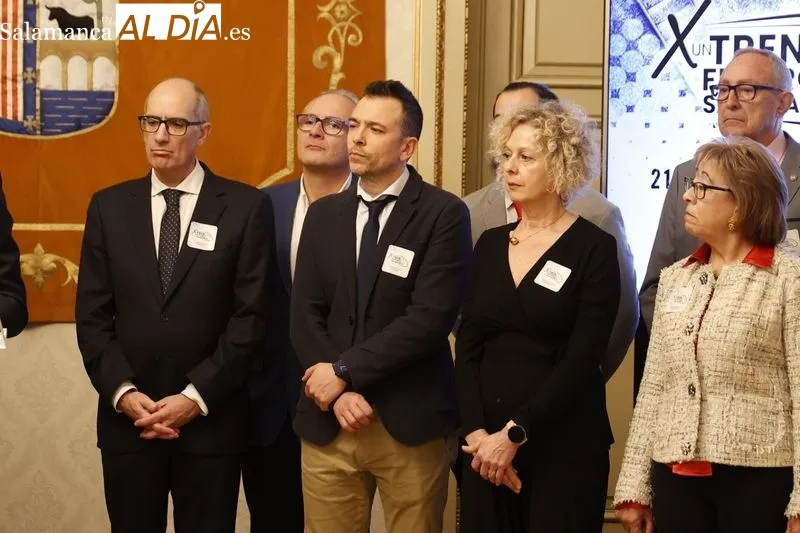 Acto en el Ayuntamiento para explicar los detalles de la concentración ‘Por un tren de futuro para Salamanca’. Foto de David Sañudo