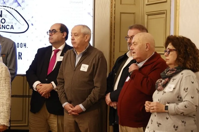 Acto en el Ayuntamiento para explicar los detalles de la concentración ‘Por un tren de futuro para Salamanca’. Foto de David Sañudo