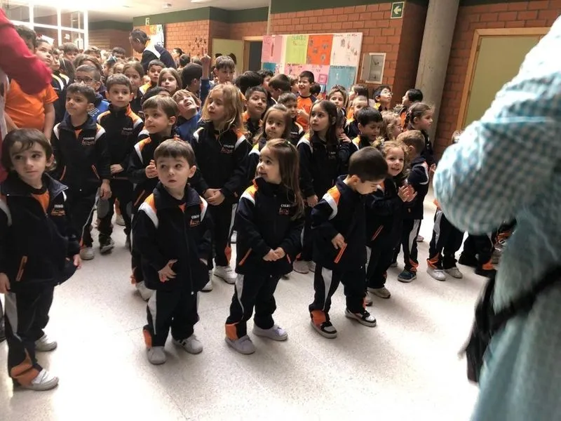 “Marcha por la Paz” en el patio del colegio Antonio Machado