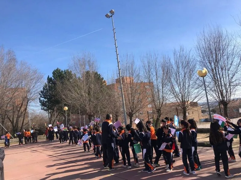 “Marcha por la Paz” en el patio del colegio Antonio Machado