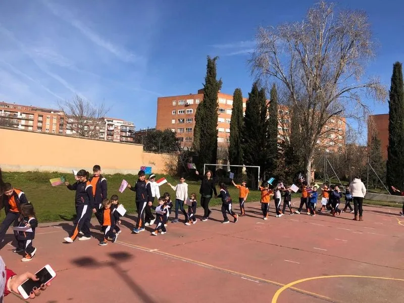 “Marcha por la Paz” en el patio del colegio Antonio Machado