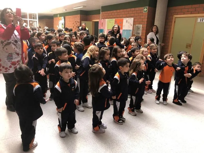 “Marcha por la Paz” en el patio del colegio Antonio Machado