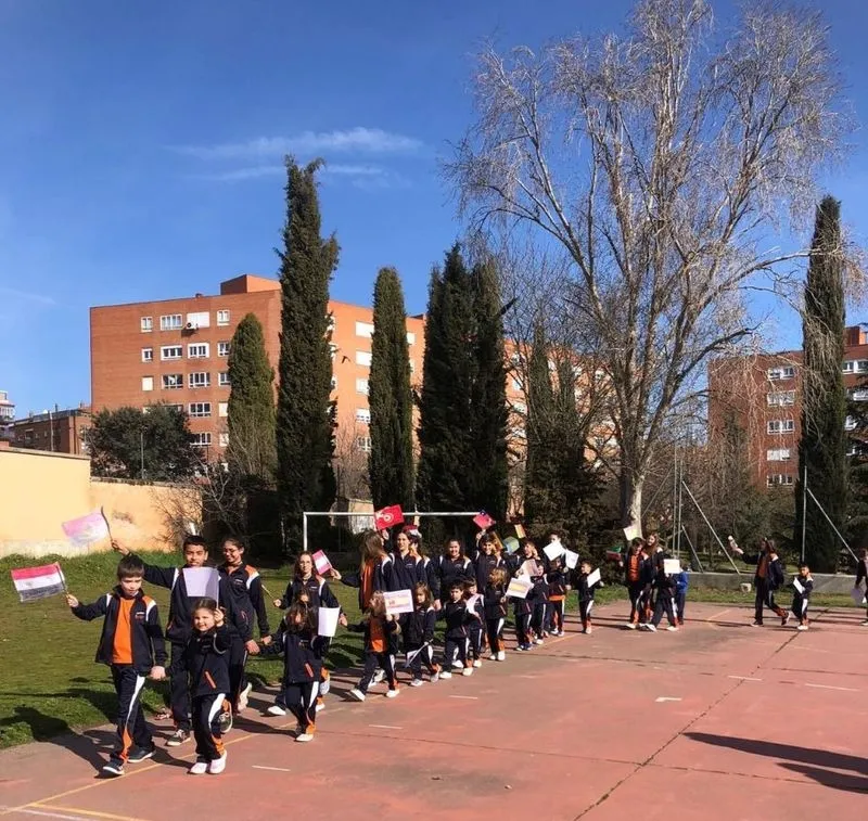 “Marcha por la Paz” en el patio del colegio Antonio Machado