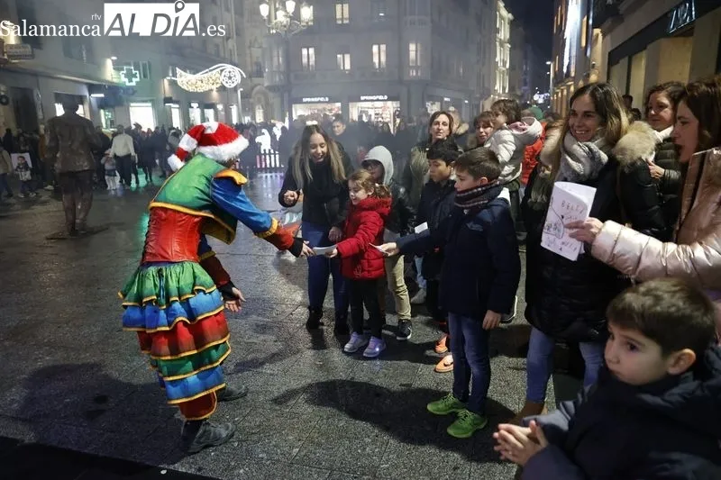 Pasacalles 'Buzón Exprés. Los Carteros de la Navidad', de la Cía. AnimARTS Producciones. Fotos: David Sañudo.