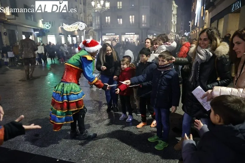 Pasacalles 'Buzón Exprés. Los Carteros de la Navidad', de la Cía. AnimARTS Producciones. Fotos: David Sañudo.