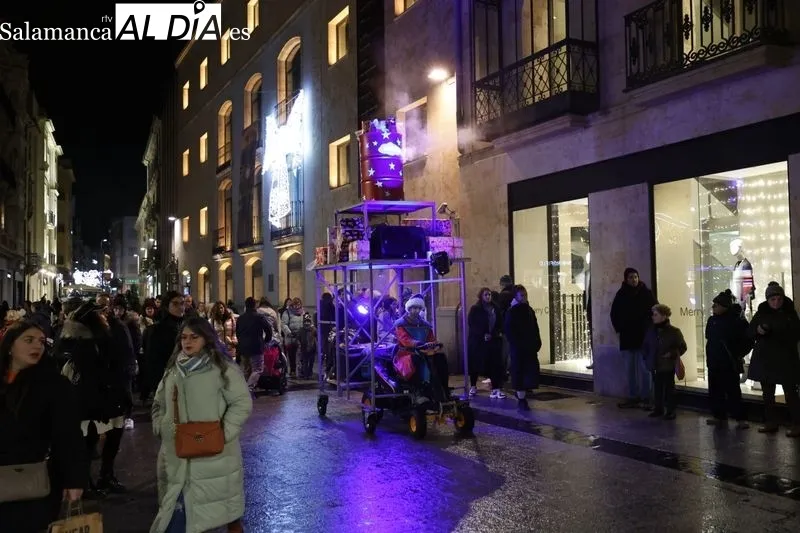 Pasacalles 'Buzón Exprés. Los Carteros de la Navidad', de la Cía. AnimARTS Producciones. Fotos: David Sañudo.