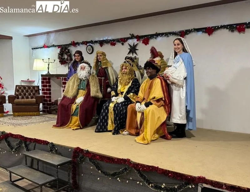 Foto 8 - Galinduste recibe a los Reyes Magos con roscones y chocolate