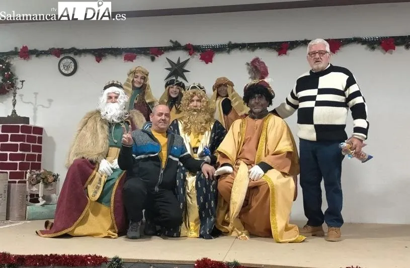 Foto 4 - Galinduste recibe a los Reyes Magos con roscones y chocolate