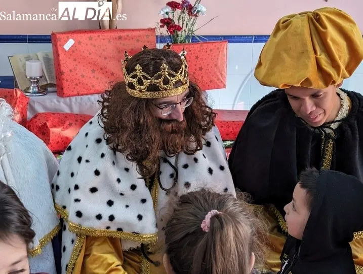 Los Reyes Magos visitan el Comedor de los Pobres | FOTOS: David Sañudo 