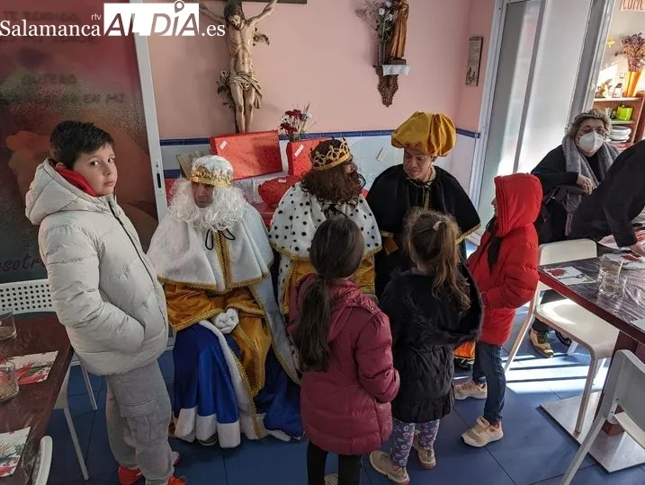 Los Reyes Magos visitan el Comedor de los Pobres | FOTOS: David Sañudo 