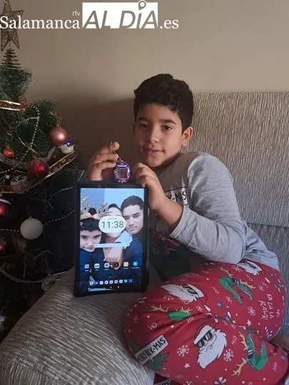 Ilusión y magia entre los niños de Salamanca abriendo sus regalos de Reyes