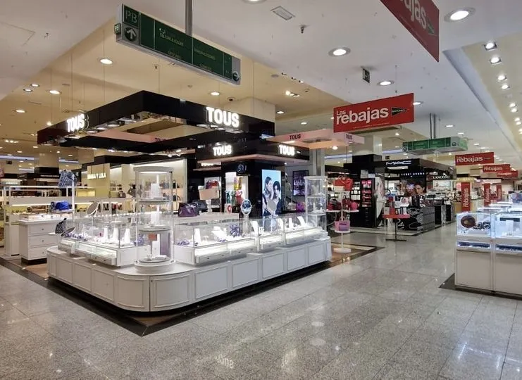 Foto 2 - El Corte Ingl&eacute;s de Salamanca, listo para las rebajas