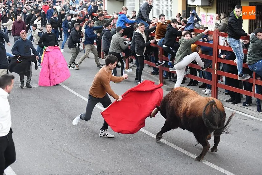Foto 5 - Carbonero y Cotidiano avanzan el inminente Carnaval con sendas largas estancias en la calle