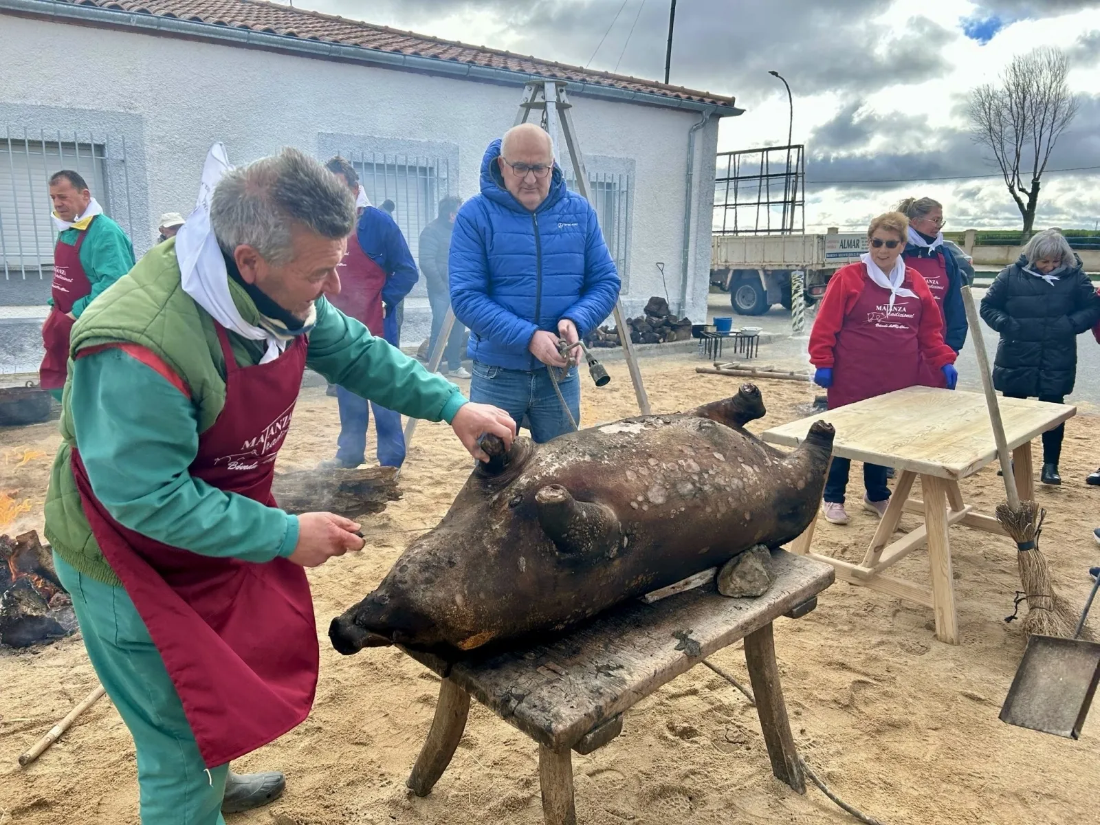 Foto 5 - B&oacute;veda del Rio Almar se vuelca en su primera Matanza Tradicional
