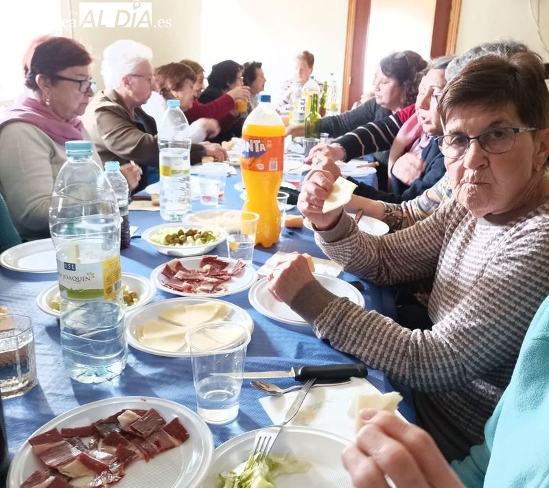 Una comida de fraternidad ha reunido a las mujeres de Bermellar