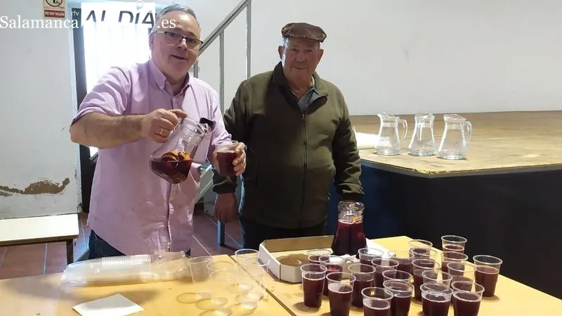 Foto 9 - M&aacute;s de doscientos senderistas disfrutan de la floraci&oacute;n del almendro en La Fregeneda