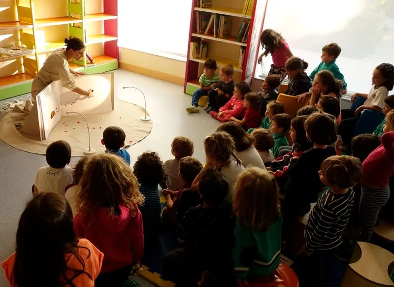 El sábado, 16 de marzo la Torrente Ballester acoge una narración-Teatro para público infantil (de 2 a 5 años) con Laboratoria (Madrid) y sus ‘Páginas en blanco’