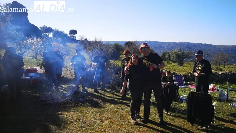 Grupos de amigos y familias al completo disfrutaron de la comida en el paraje de la Peña Redonda