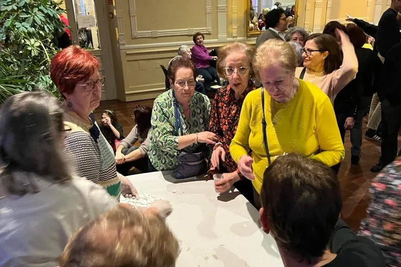 El centro social acogía la chocolatada benéfica organizada por las aguederas de Peñaranda