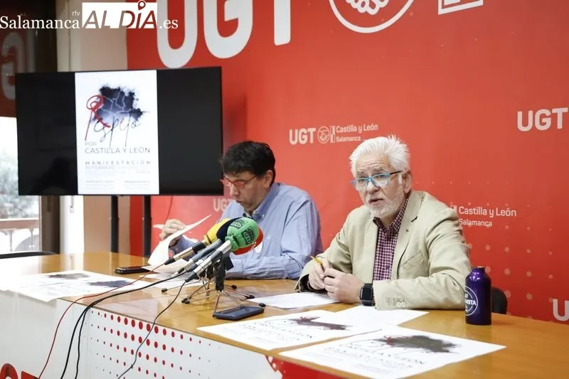 Los secretarios provinciales de UGT Y CCOO Salamanca, Marcelino Muñoz y José Antonio Gallego, han informado sobre la concentración. Fotos: David Sañudo